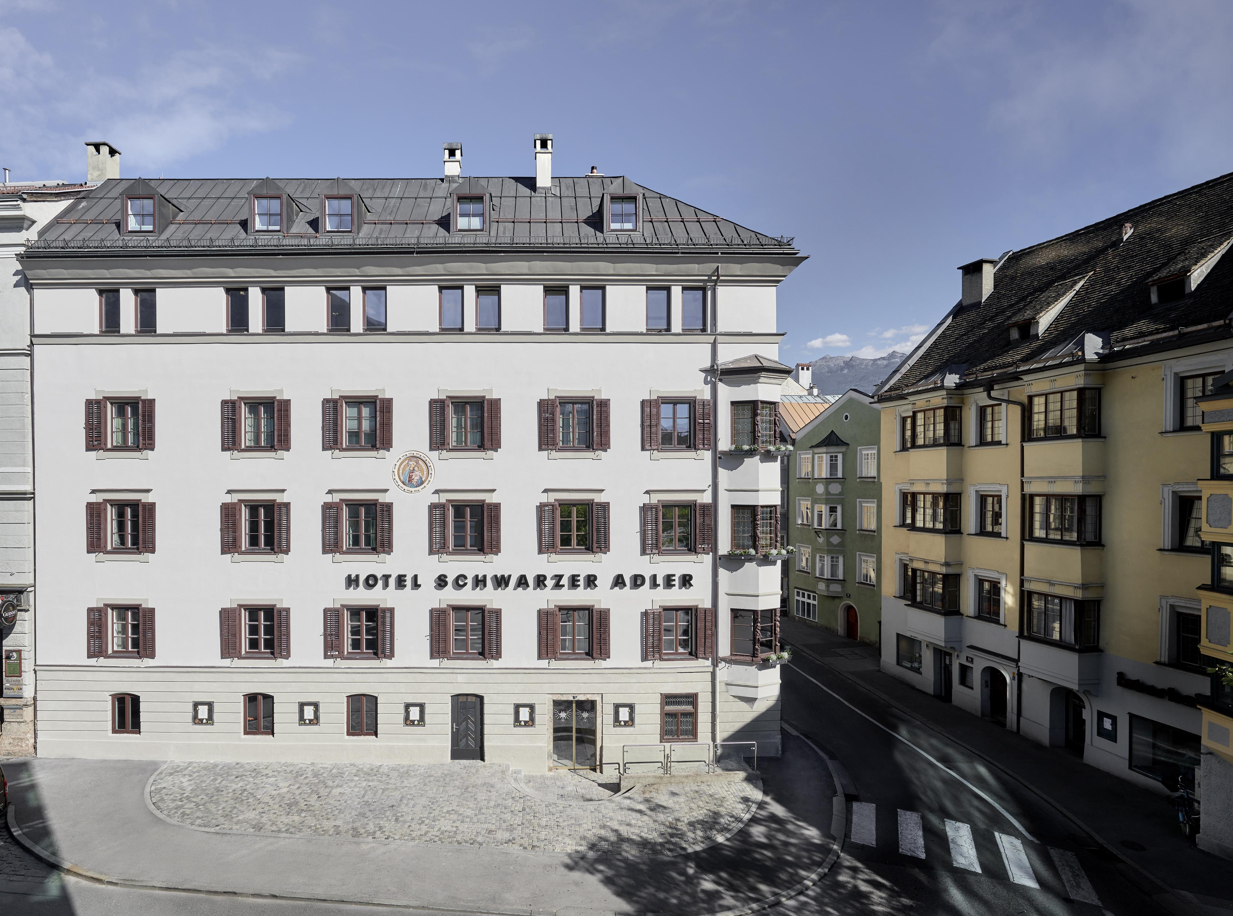 Hotel Schwarzer Adler Innsbruck Bagian luar foto