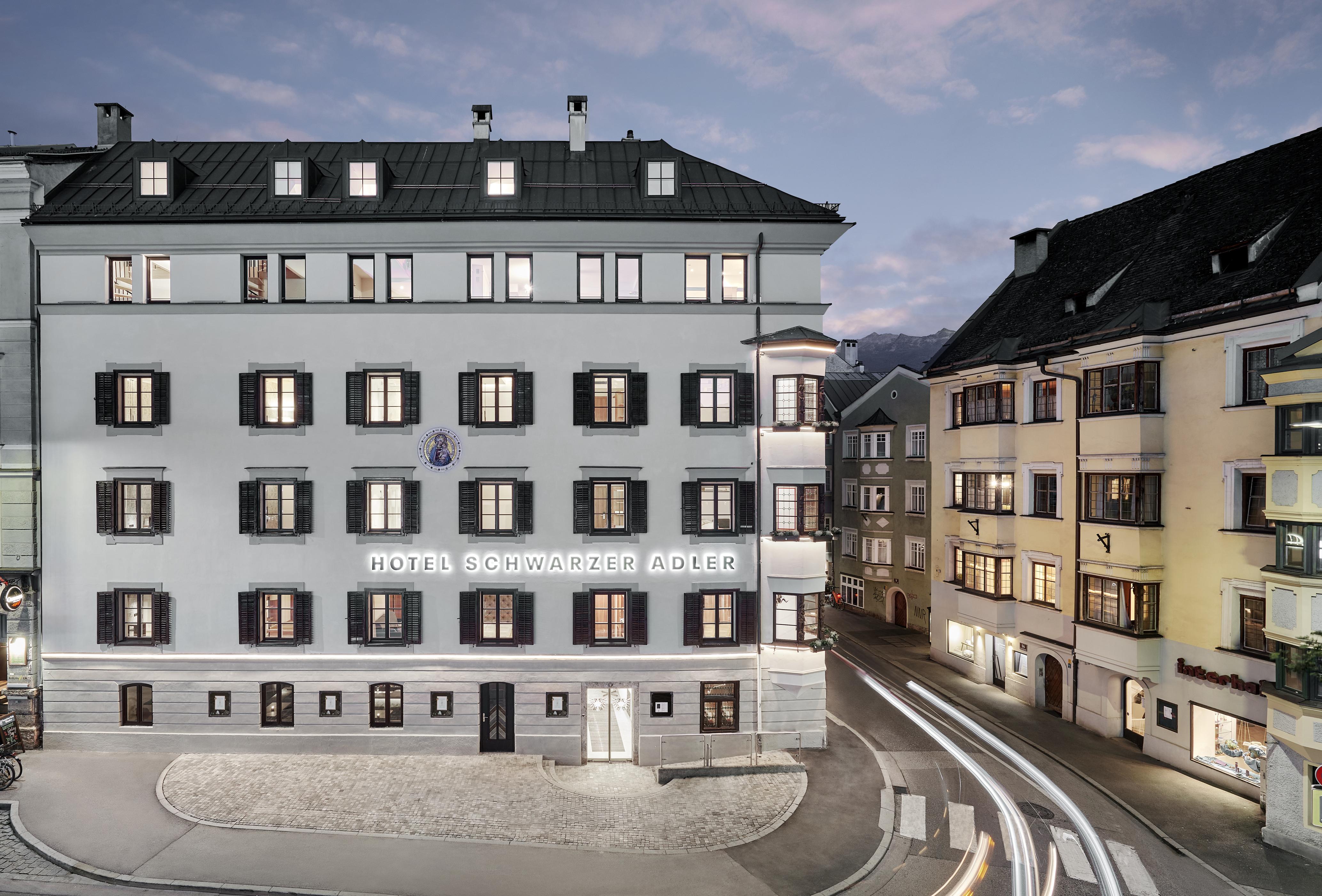 Hotel Schwarzer Adler Innsbruck Bagian luar foto